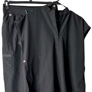 FIGS FREEx Scrub Set